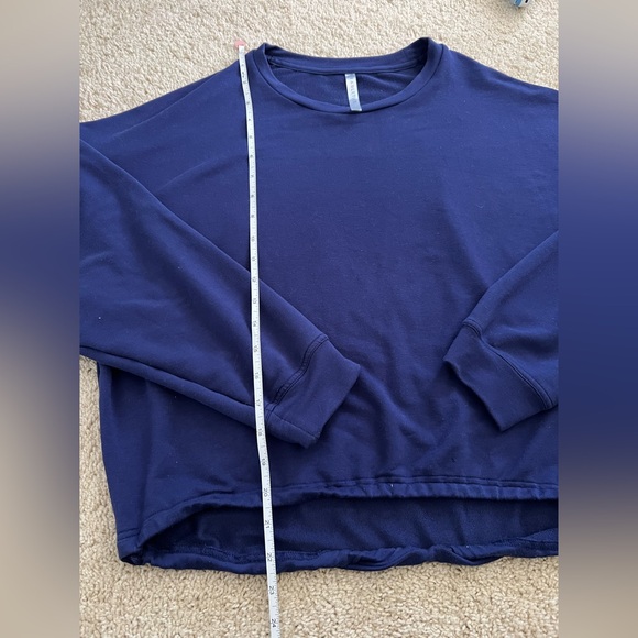 Fabletics M Navy Cropped Crewneck Pullover Athleisure Minimalist Scuba Top *Flaw - Picture 4 of 6